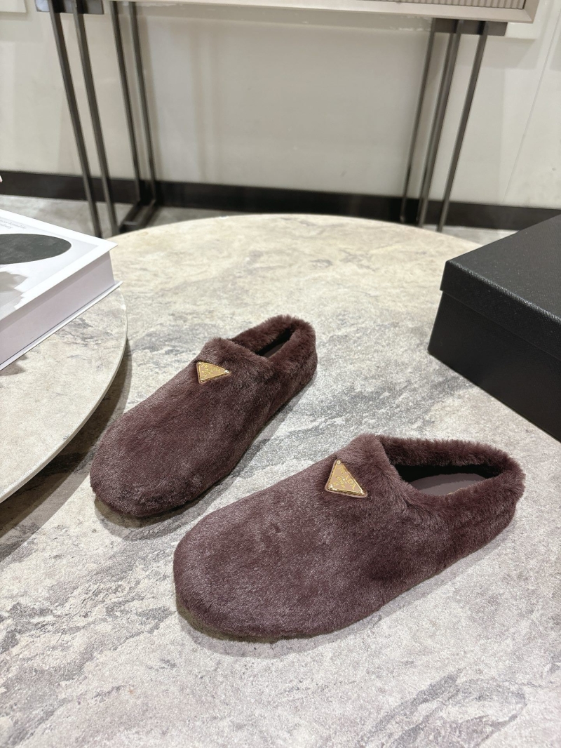 Pra*a slippers
